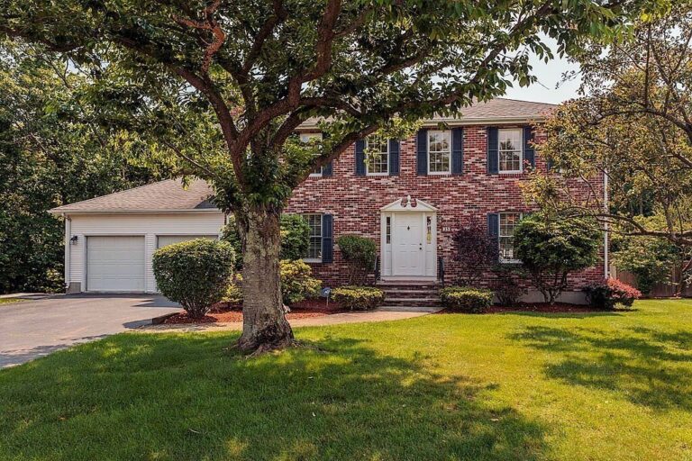 Stoneham MA real estate agent homes neighborhoods and lifestyle